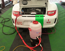 賽車PITSTOP地面地墊材料，綠色和黑色互搭鋪裝風格